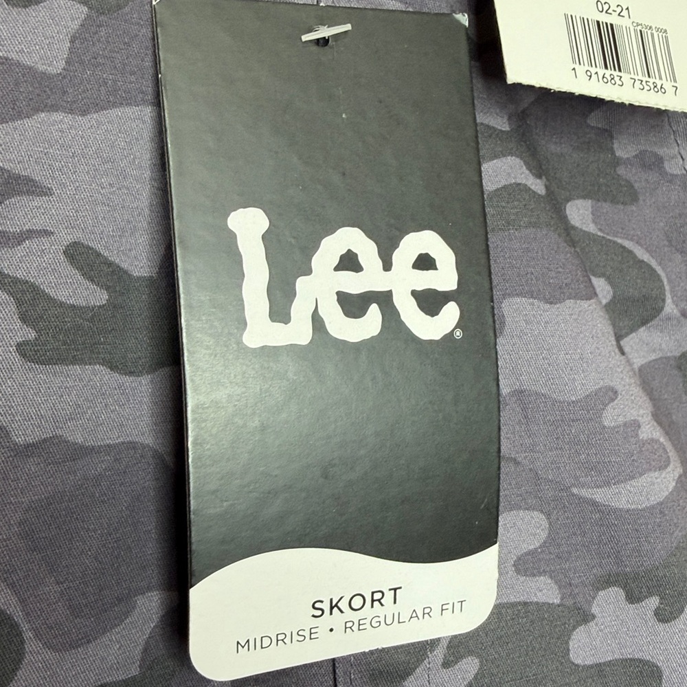 Lee Women's Comfort Waist Skort - Grey Camo. Size 20 - Picture 4 of 10